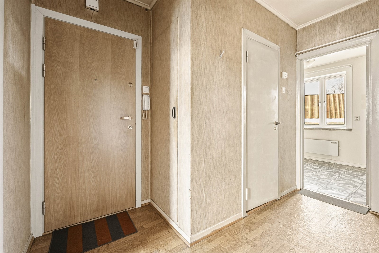 Entréen binder leiligheten sammen. Galleribilde