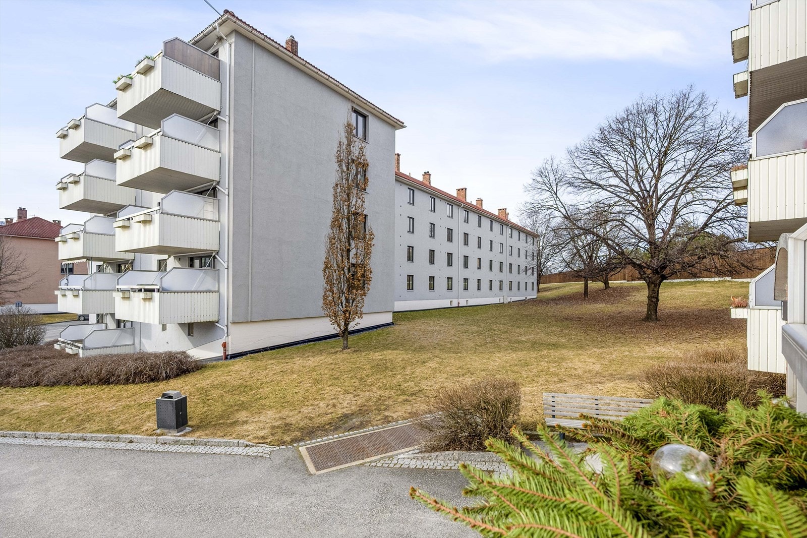 Utsikt mot fellesarealer fra balkongen Galleribilde