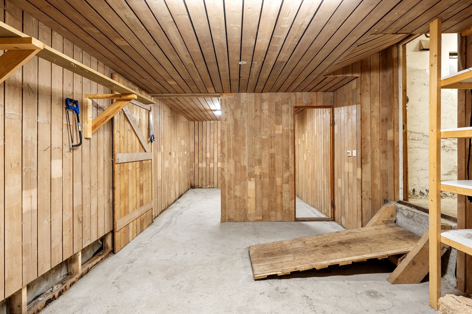 Lagerrom innenfor garasje - perfekt for deg med flere hobbyer. Galleribilde