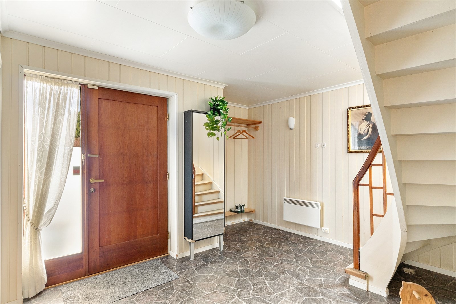 Romslig gang Galleribilde