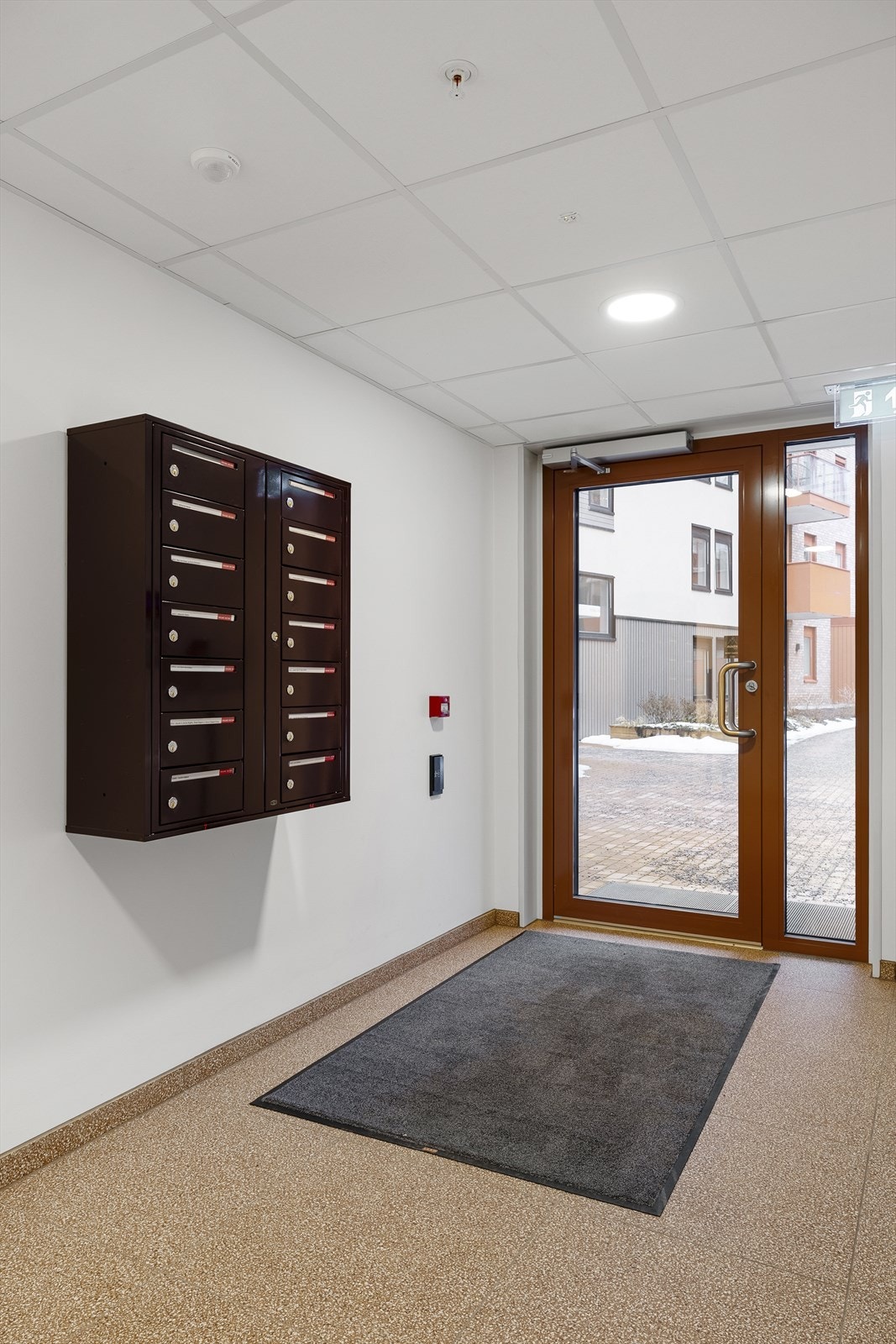 Fellesarealene er nye og velholdte, med heisadkomst til alle etasjer. Galleribilde