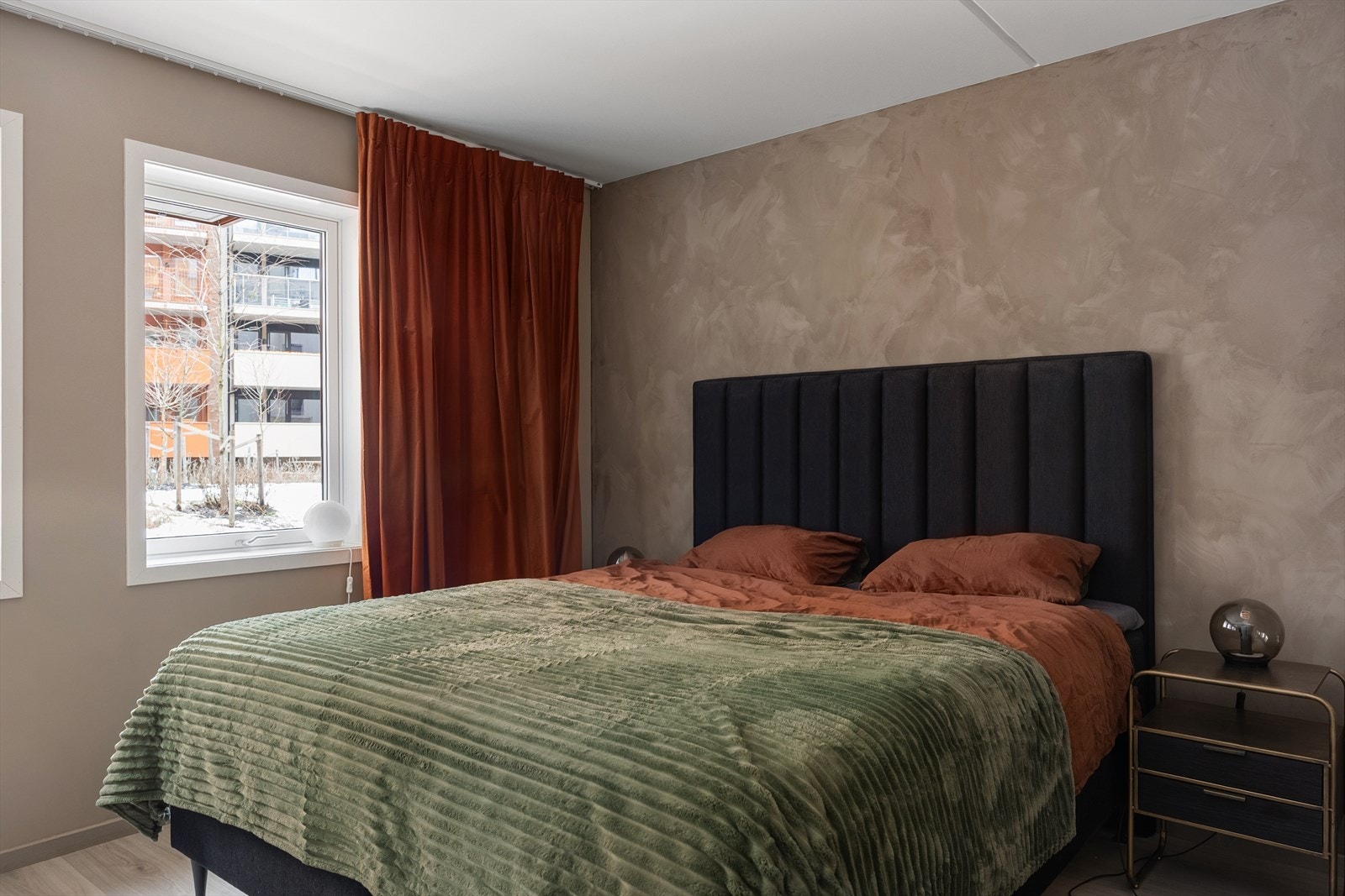 Soverommet er på over 13 m² og har god plass til dobbeltseng og tilhørende møblement. Galleribilde