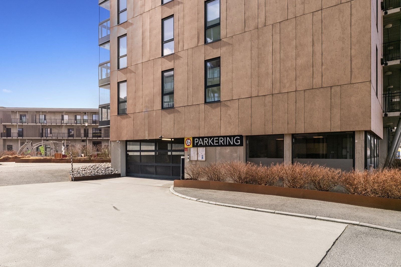 Parkeringsgarasje. Her er det også gjesteplasser. Galleribilde