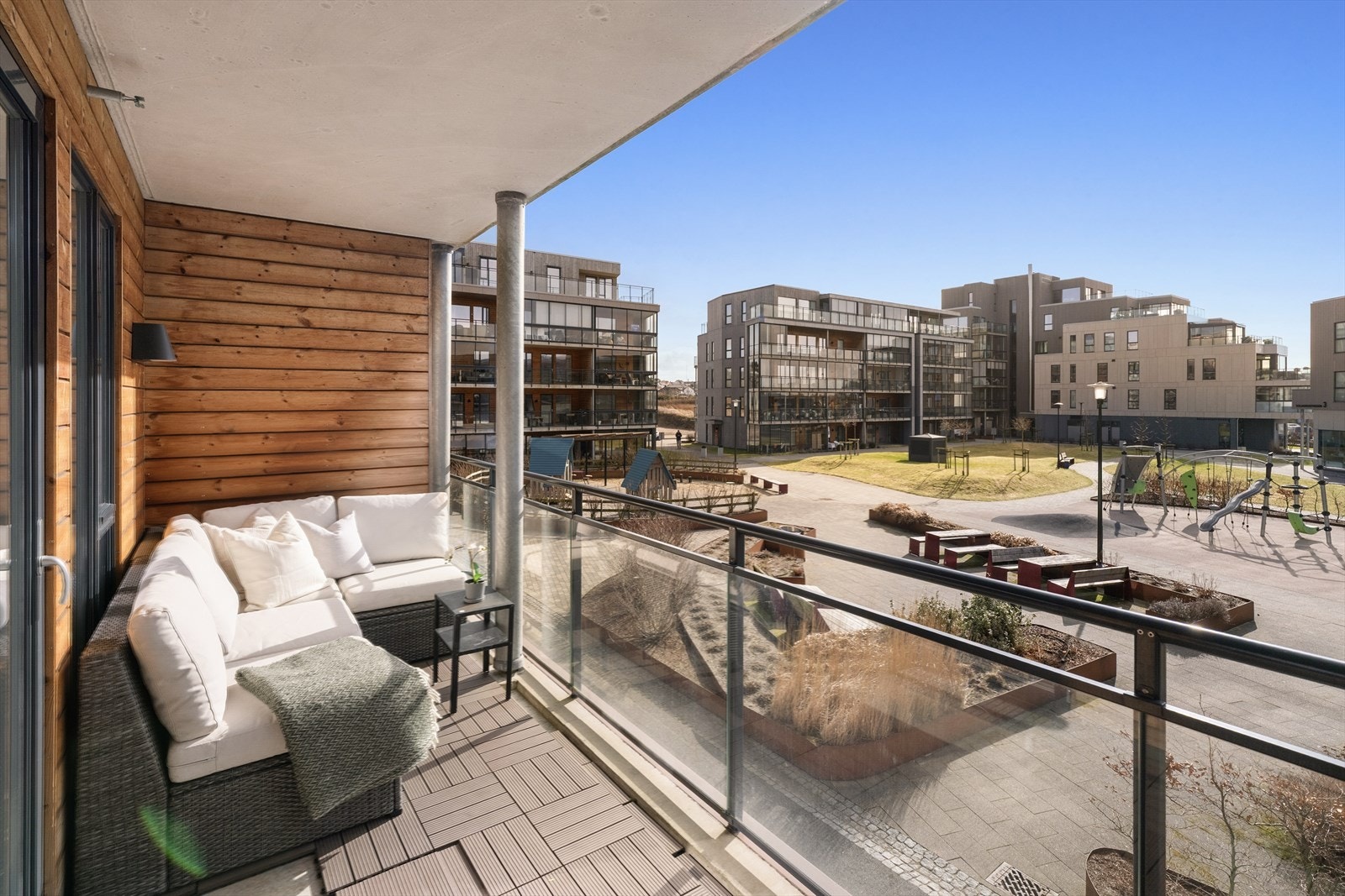 Leiligheten ligger i byggets 2. etasje og har enkel adkomst via heis. Galleribilde