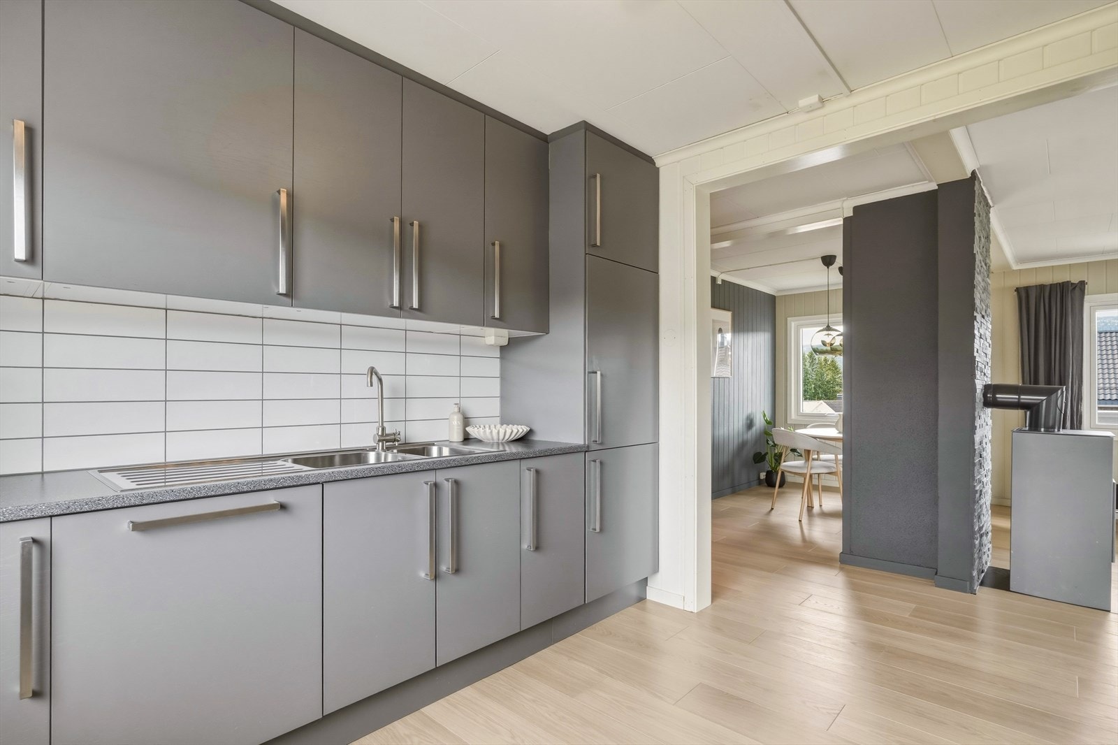 Nedfelt vask med avrenningsplate. Galleribilde