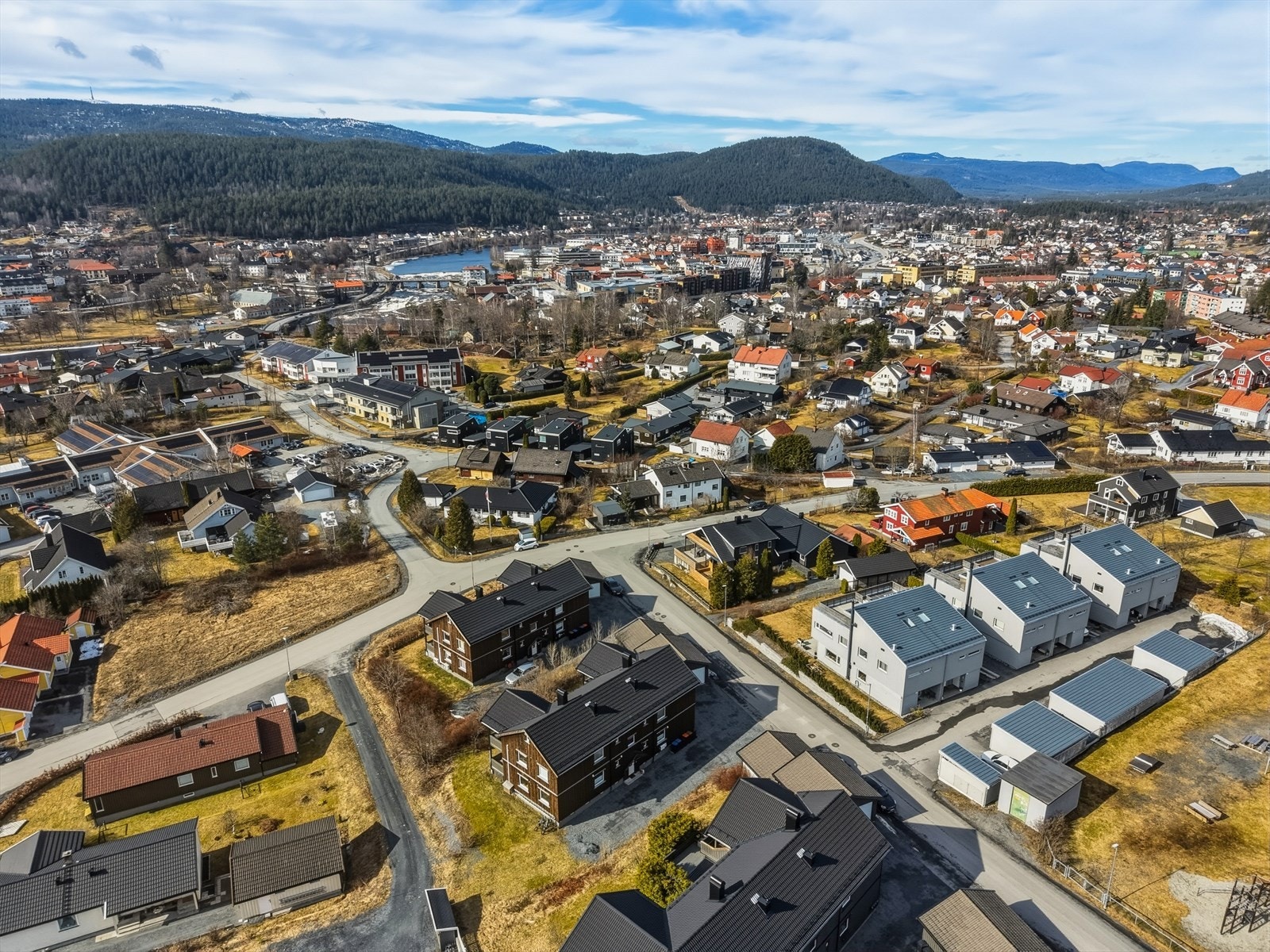 Gode solforhold og kort spasertur til sentrum! Galleribilde