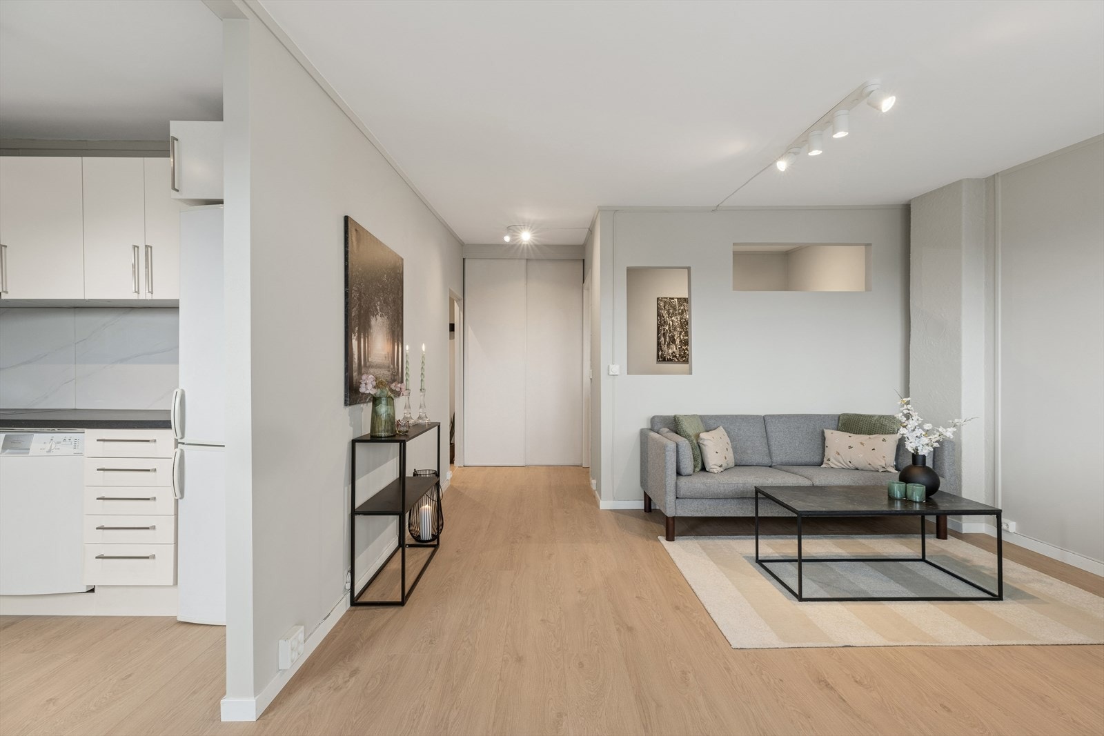 En attraktiv og gjennomført 1-roms leilighet med moderne preg og flere oppgraderinger fra 2026. Galleribilde