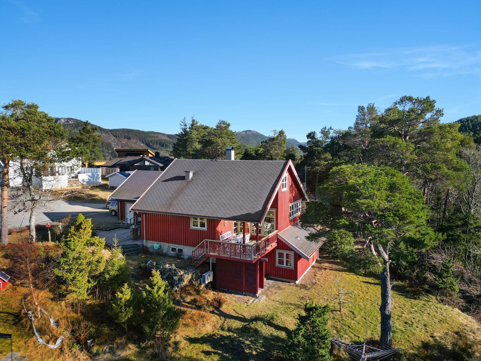 Velkommen til Furuveien 11- En stor familiebolig med flott beliggenhet på toppen av Årnsetfeltet! Foto: Dag Asle Langø. Galleribilde