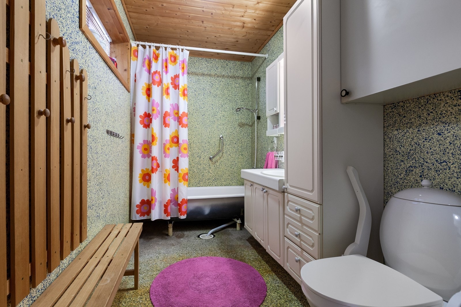 Romslig bad på 5,2 m² utstyrt med bla. gulvvarme. Galleribilde