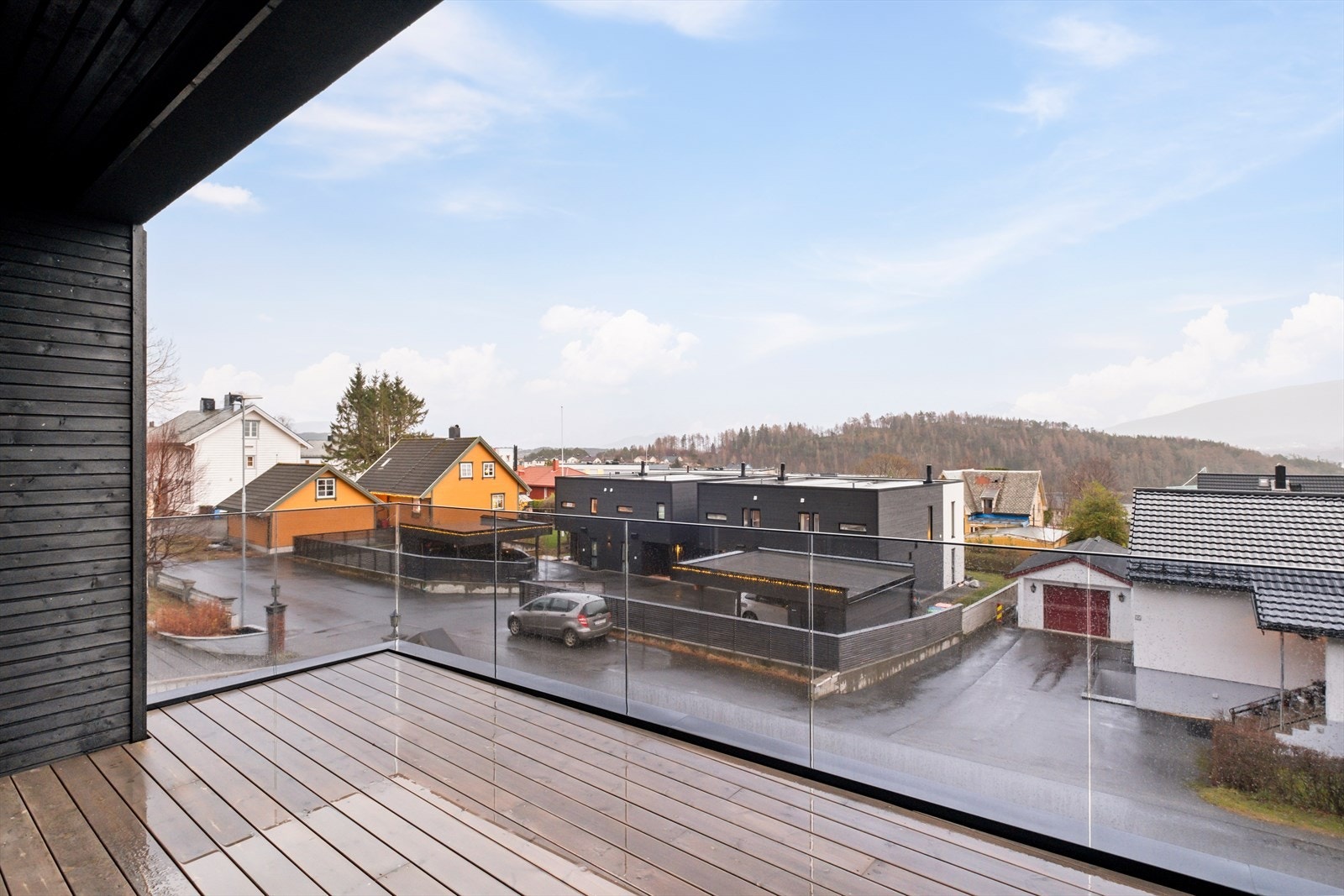 Utsikt fra treterrasse mot sør. Galleribilde