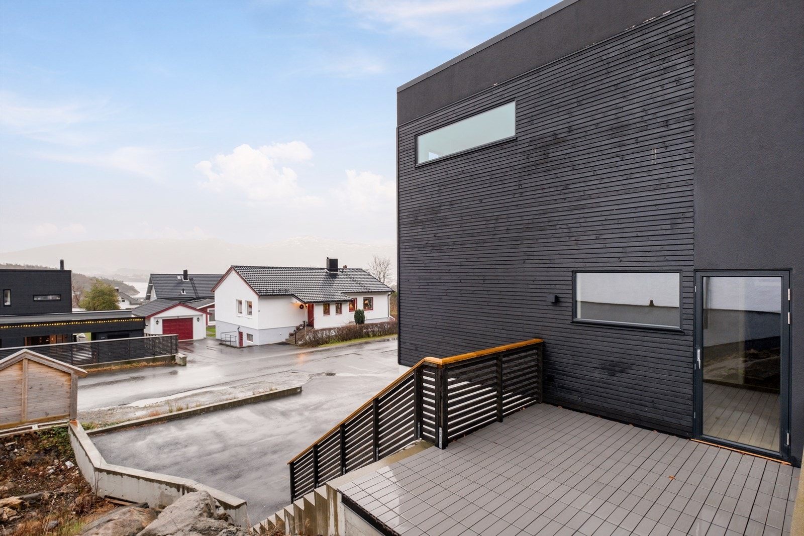 Støpt terrasse mot øst. Galleribilde