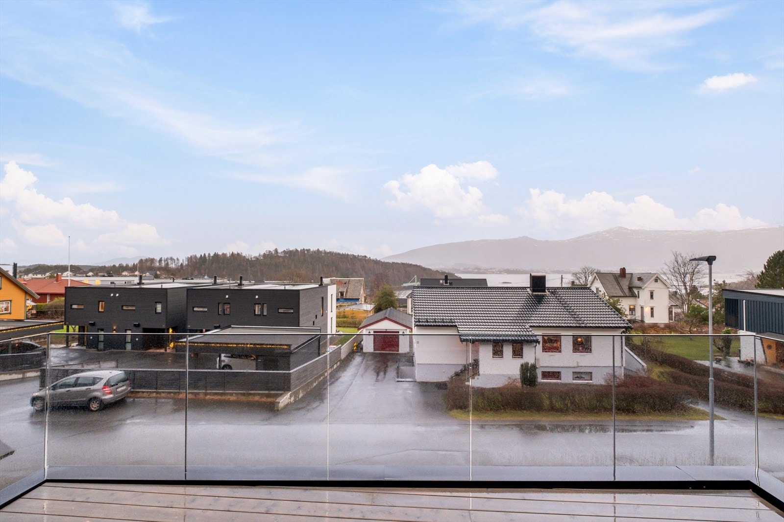 Utsikt fra treterrasse mot sør. Galleribilde
