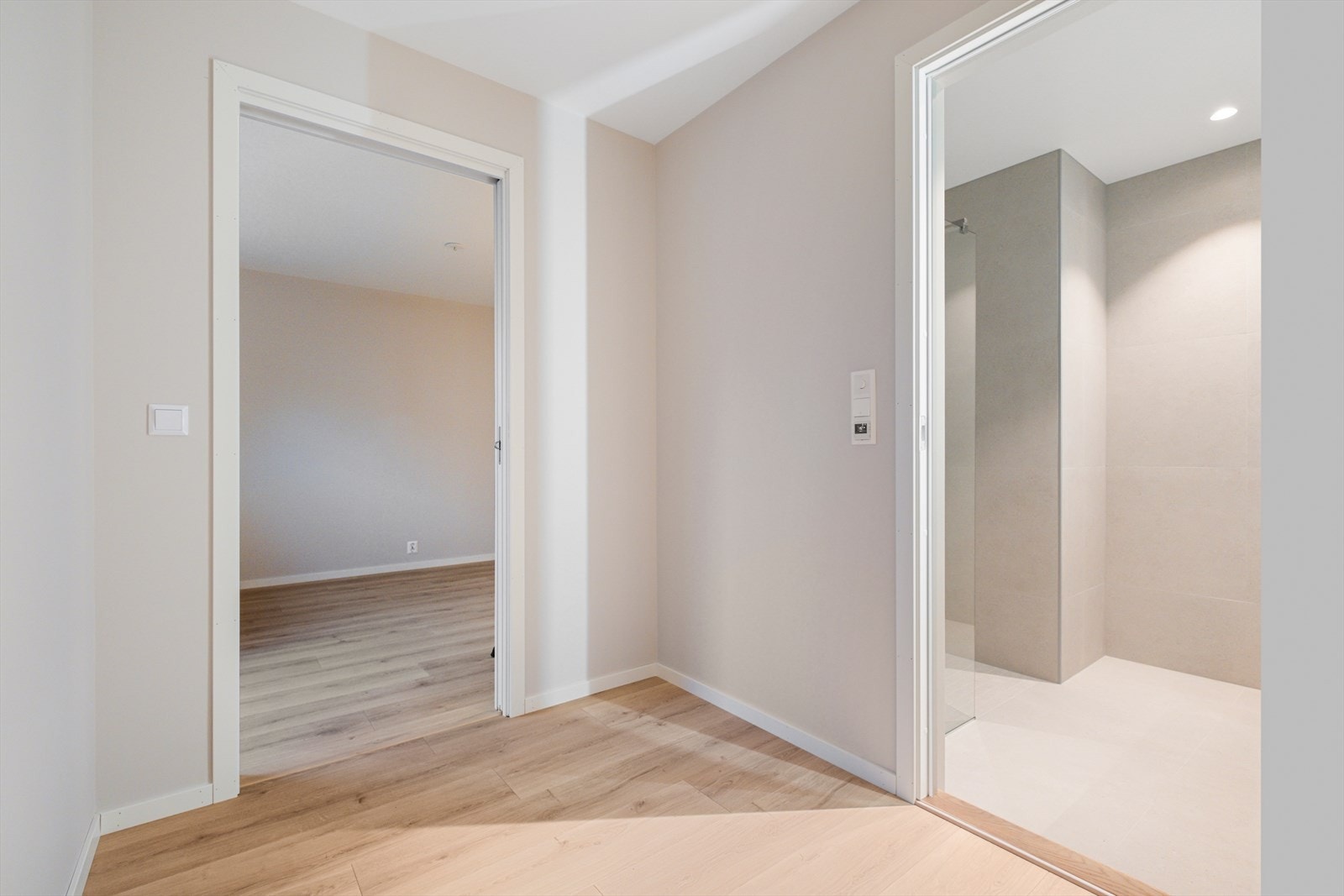 Garderobe og bad nord øst. Galleribilde