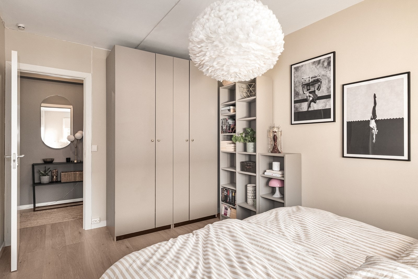 Soverom #1 har god garderobeplass. Galleribilde