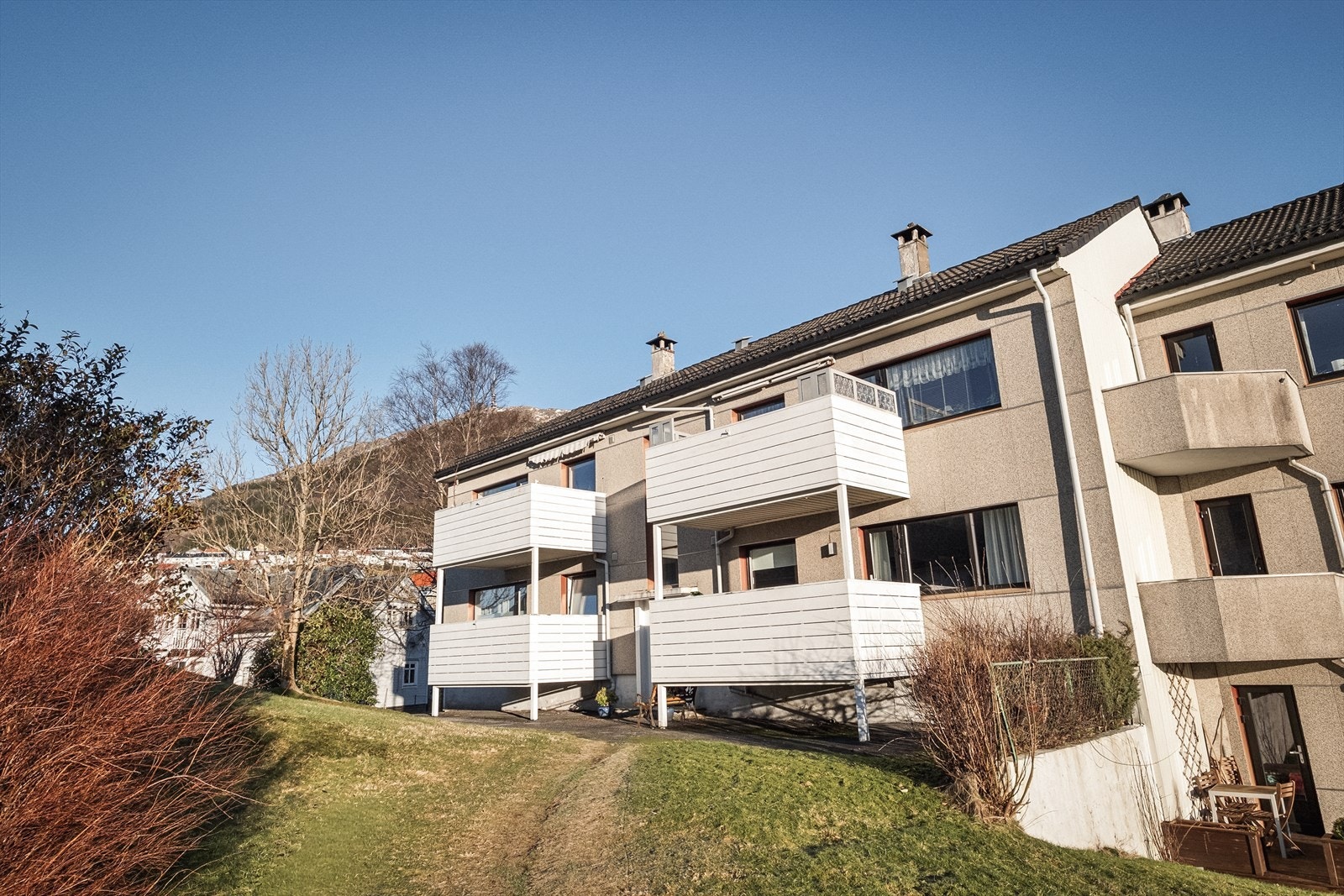 Området byr på svært gode turmuligheter med kort vei til utfartssted til bl. a. Ulriken, Landåsfjellet, Isdalen og Nattlandsfjellet. Flere flotte parkområder i umiddelbar nærhet. Galleribilde