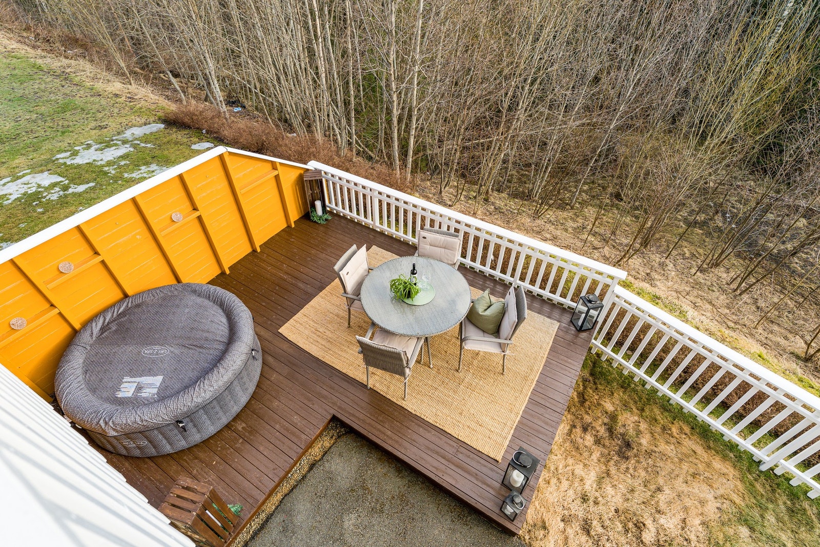 Spabad som ligger i le uten innsyn. Galleribilde