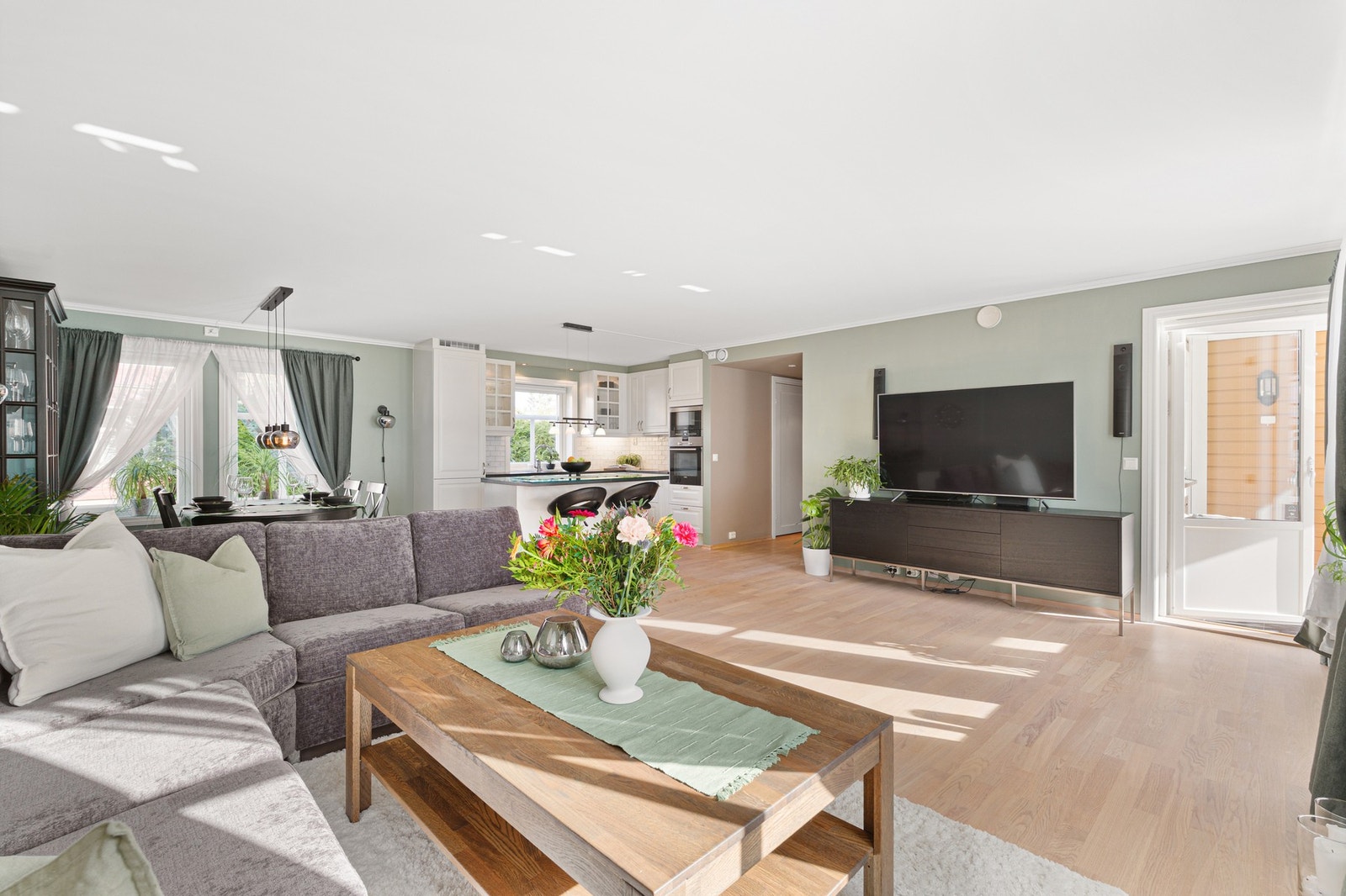 Leiligheten rommer hele 96kvm BRA og har TG1 på de fleste punkter. Galleribilde