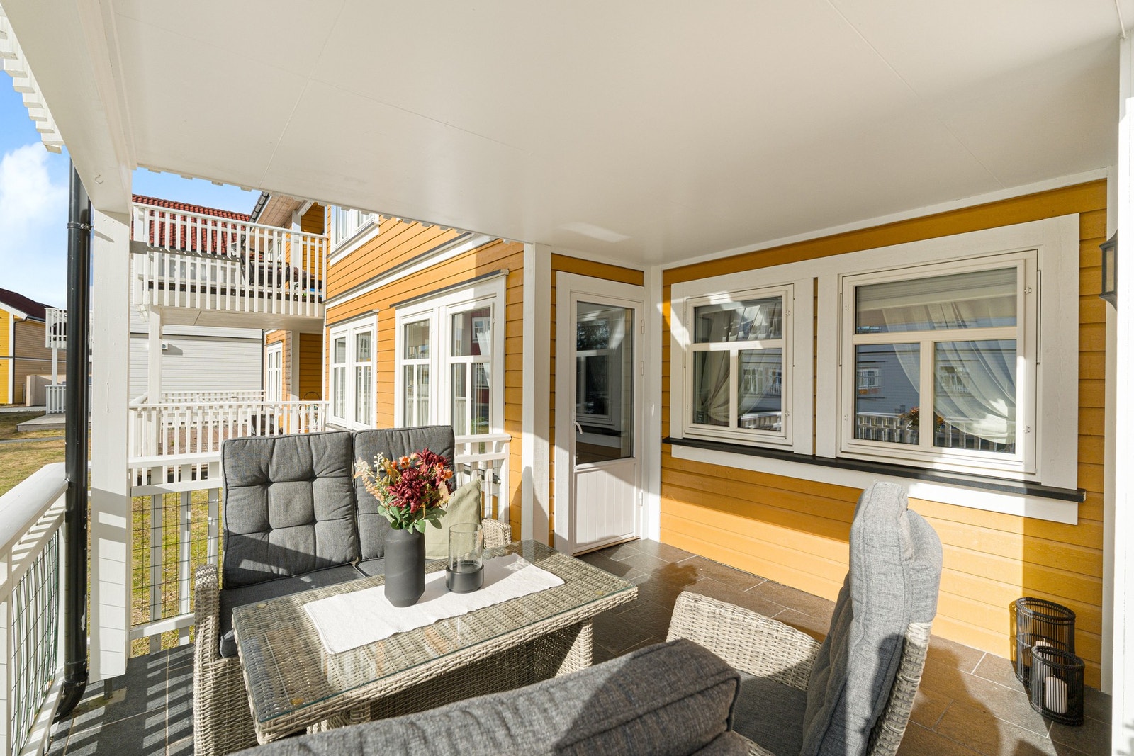 Verandaen er sørvendt og byr på gode solforhold. Galleribilde