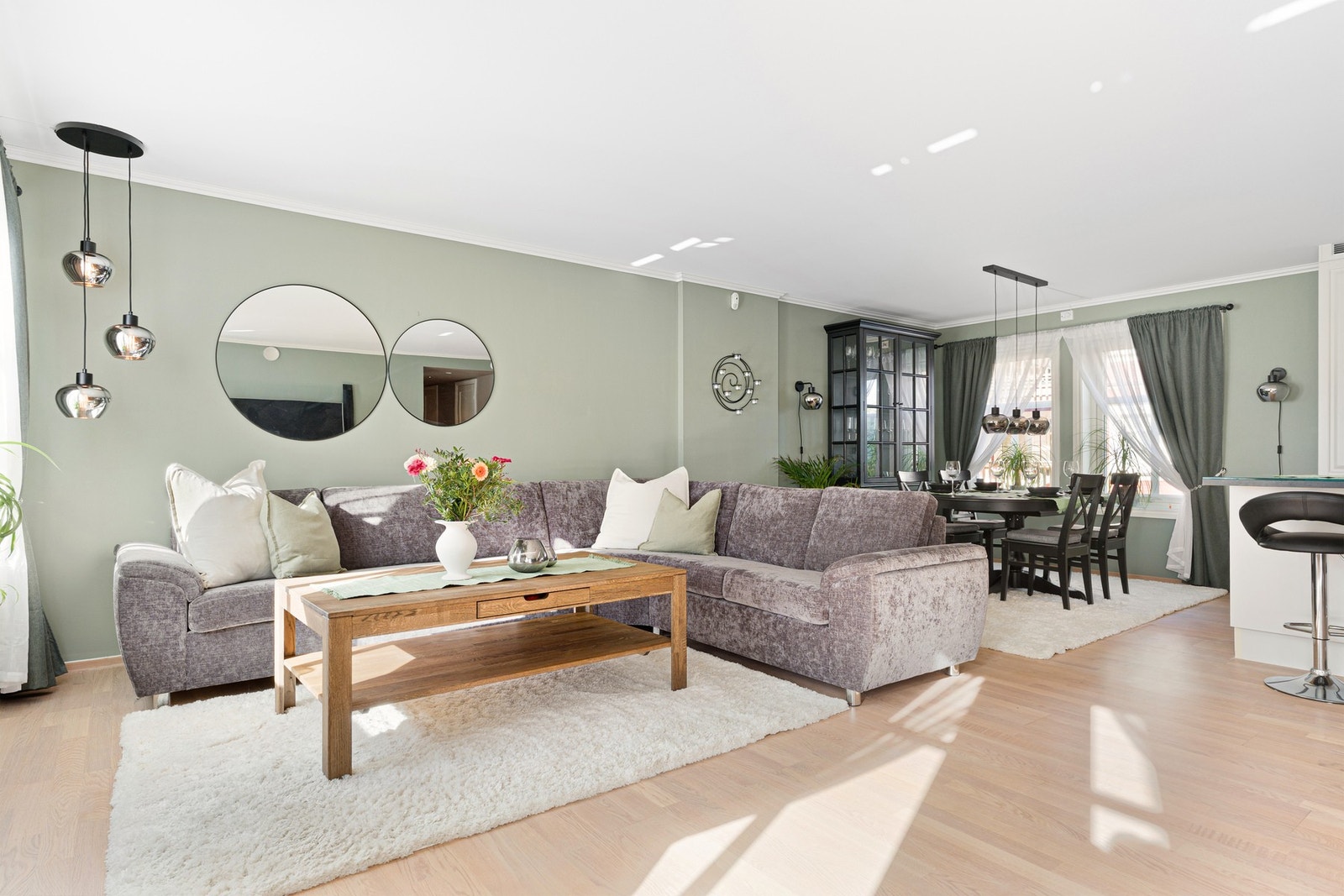 Leiligheten fremstår som moderne og har gjennomgående god standard. Galleribilde