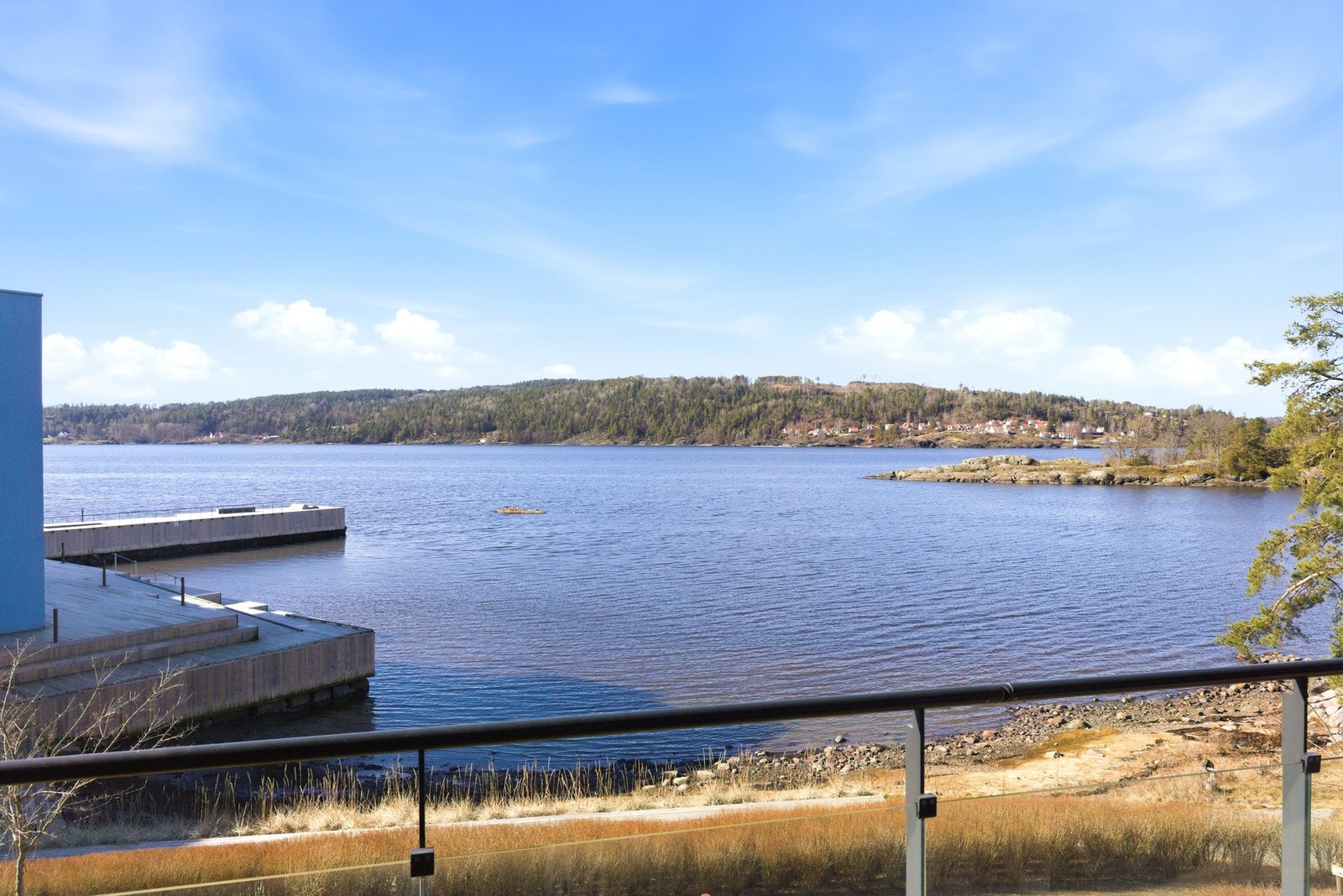 Utsikt fra terrassen. Galleribilde