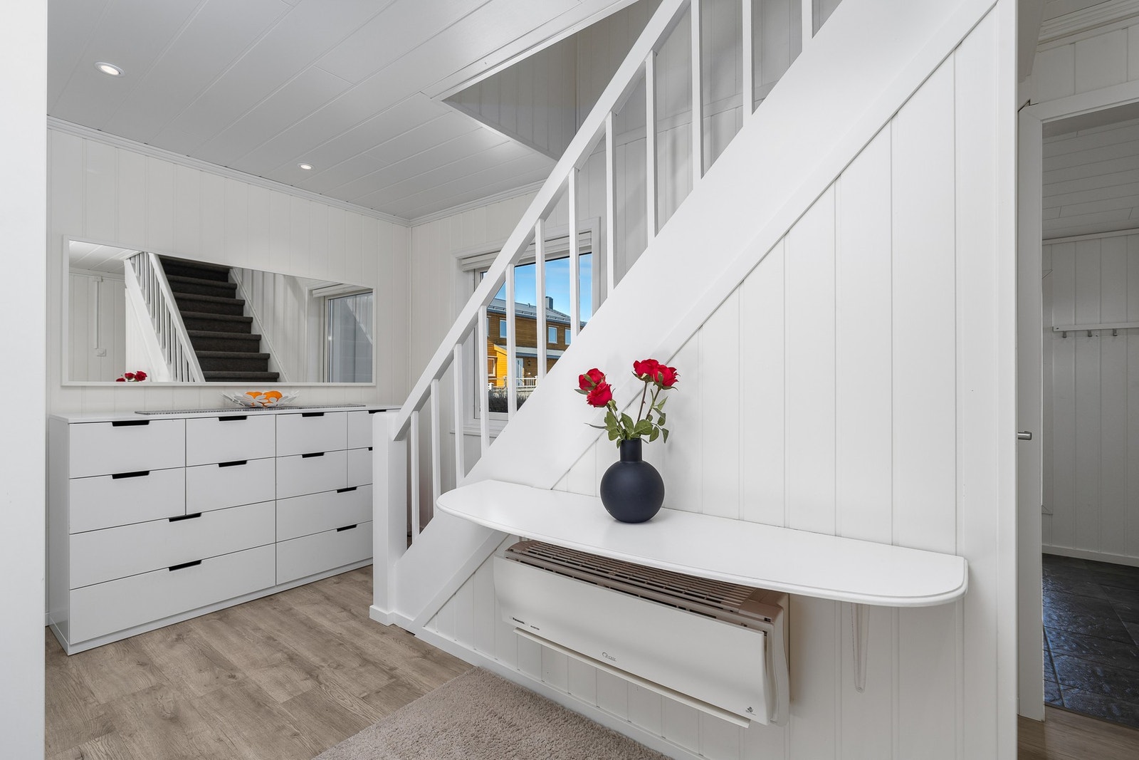 gang med trapp opp til 2.etg Galleribilde