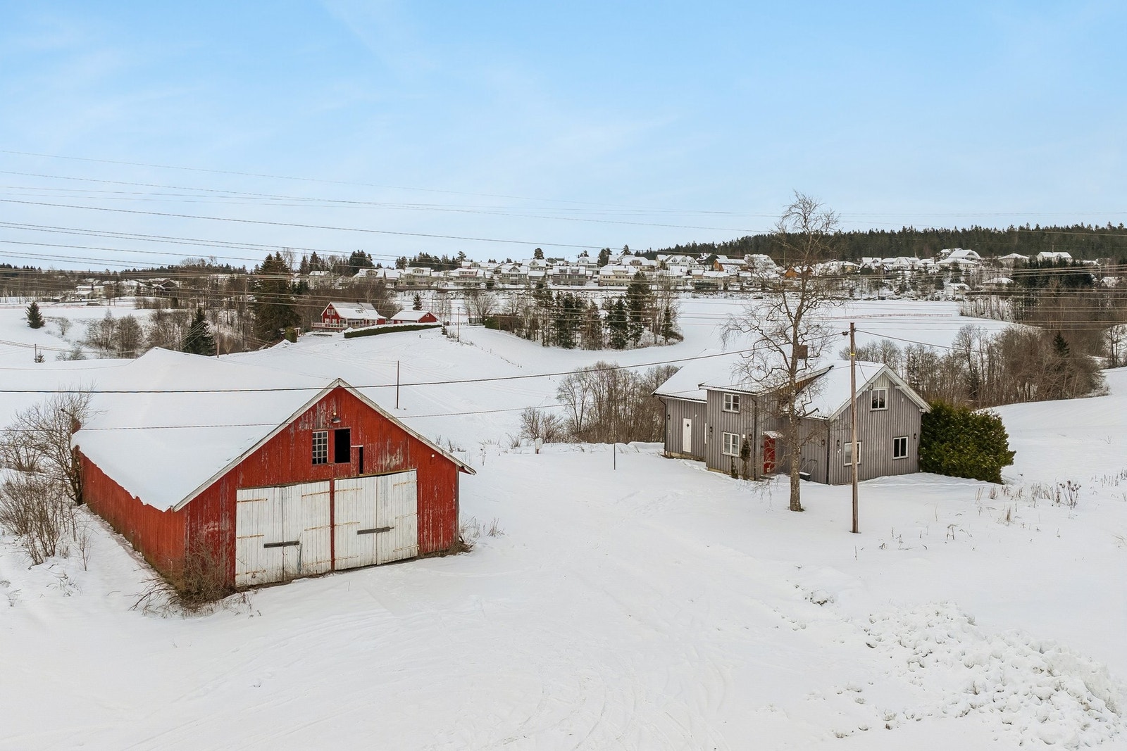 Velkommen til Grønli Gård ved Lunderåsen - Våningshus og driftsbygning med restaureringsbehov. Landbruksarealer på 155,4 dekar Galleribilde
