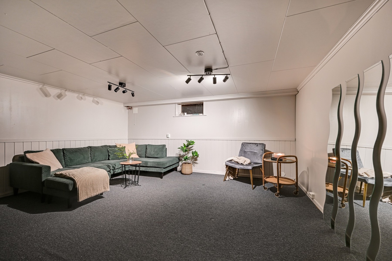 Flott kjellerstue (Ikke søkt bruksendret) Galleribilde