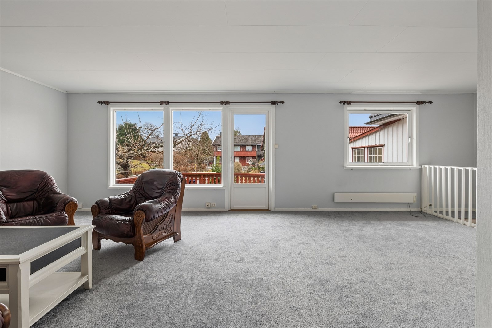 Godt med naturlig lysinnslipp. Nyere balkongdør. Galleribilde