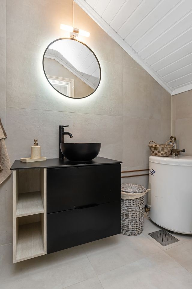 Badet fremstår moderne og tidløst Galleribilde