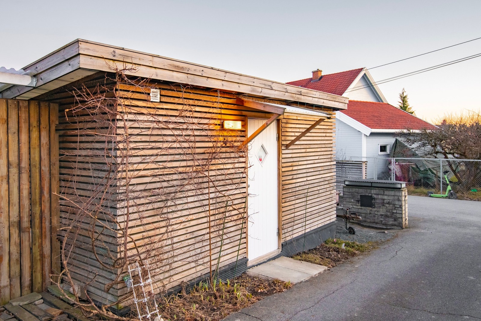 Praktisk, utvendig bod. Galleribilde