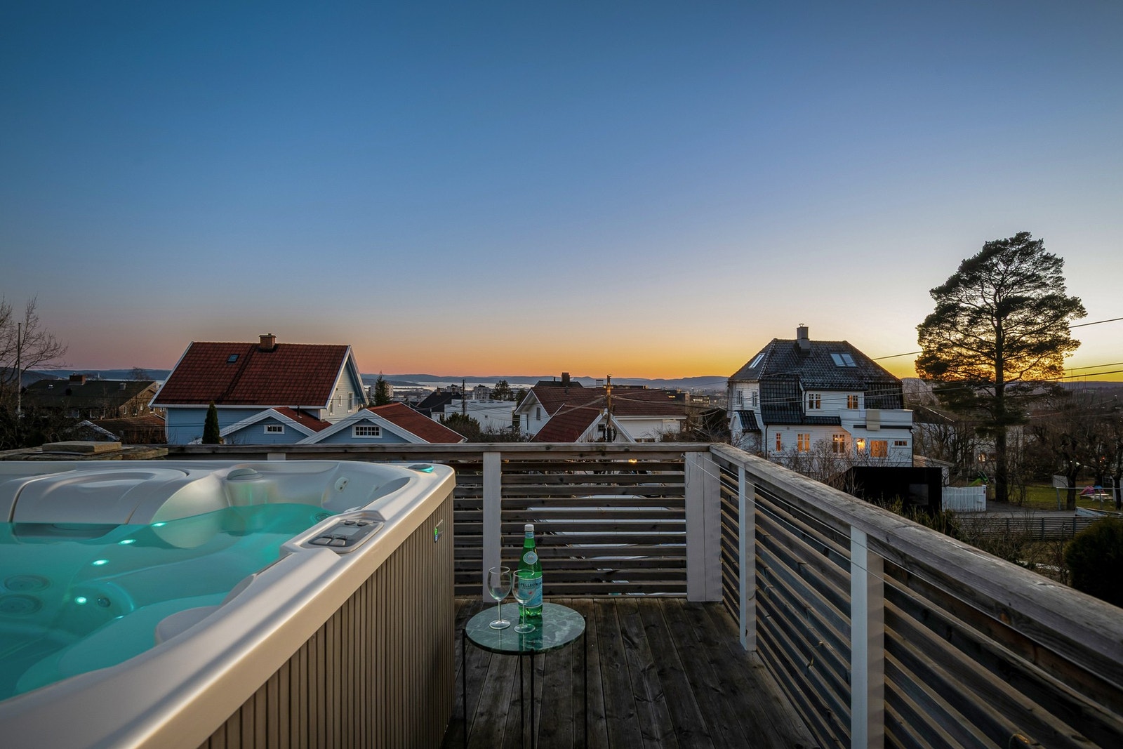 Fra stuen er det direkte utgang til takterrassen. Galleribilde