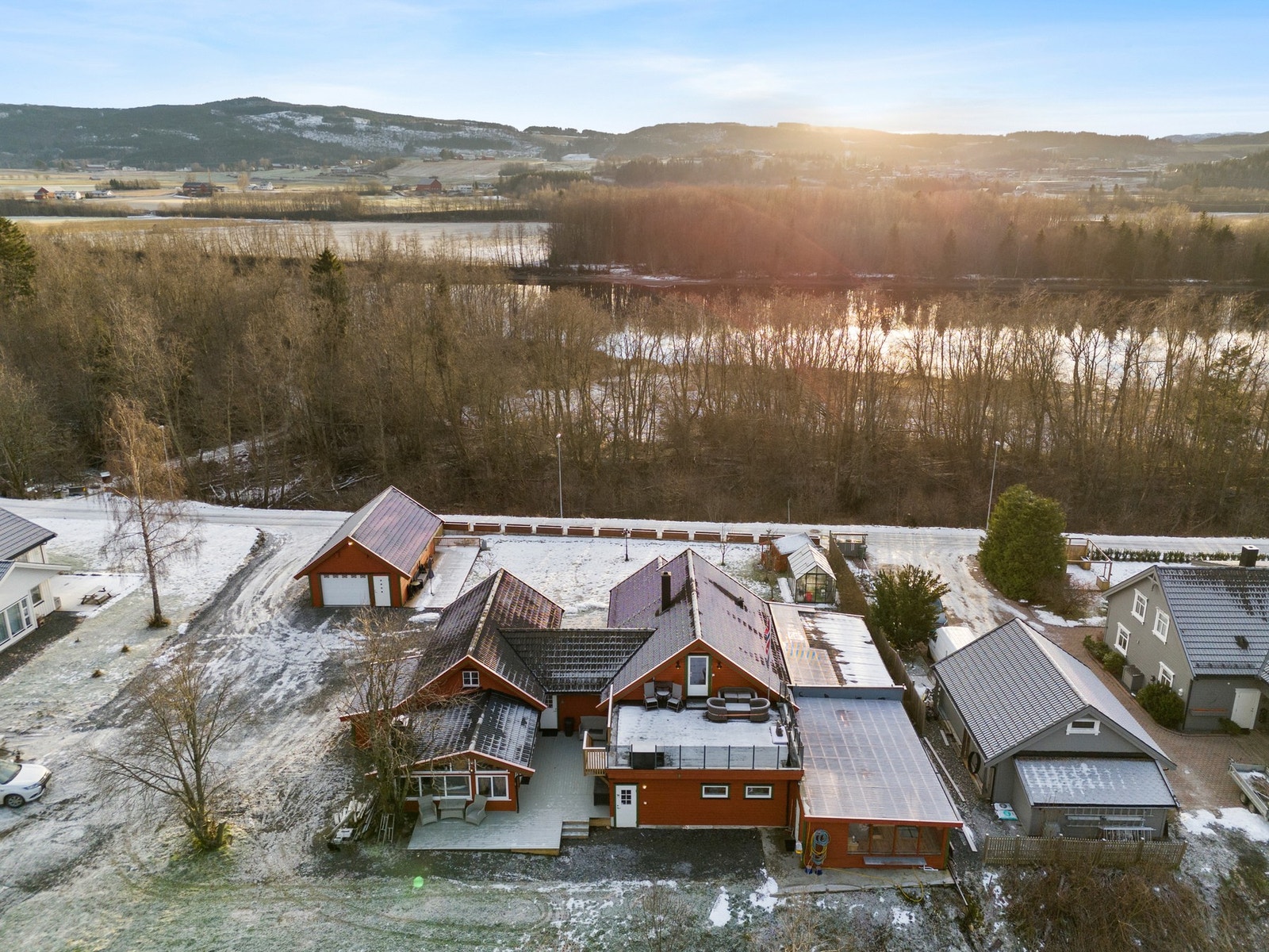 Velkommen til Tindvegen 106, presentert av Tor Morten / EiendomsMegler 1. Galleribilde