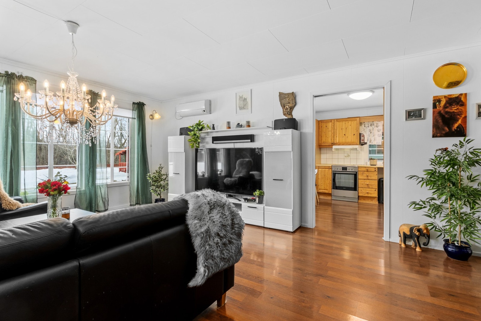 Stue vendt mot kjøkken. Galleribilde