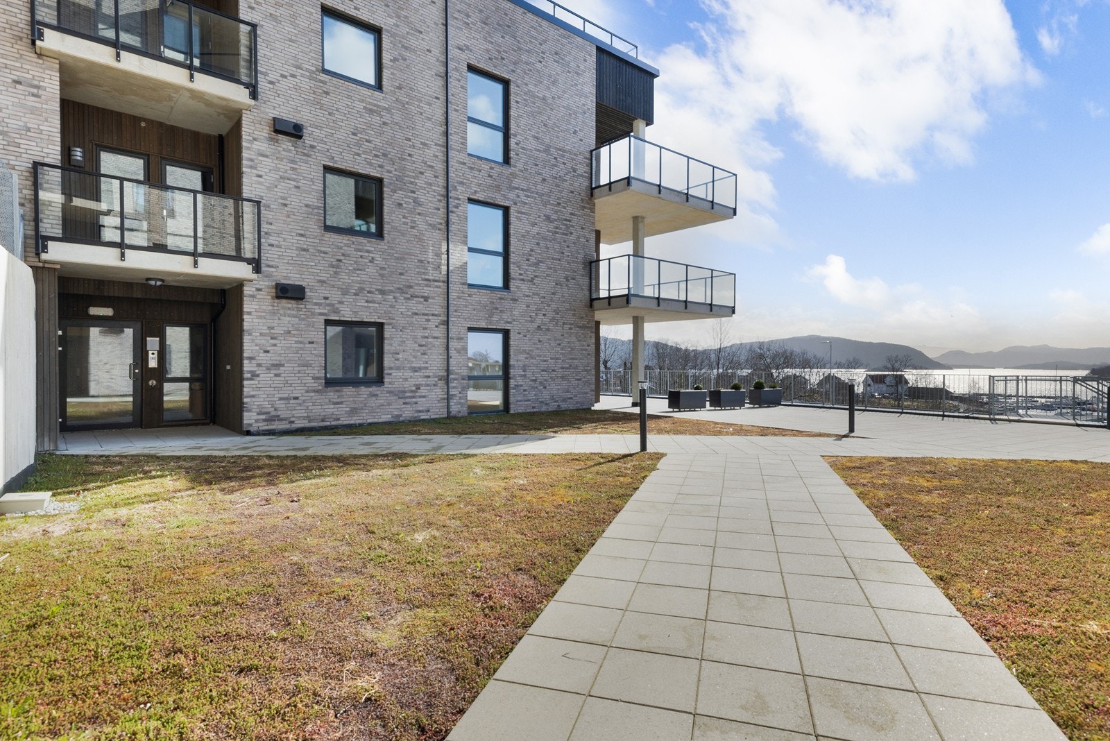 Pent inngangsparti for blokk C Galleribilde