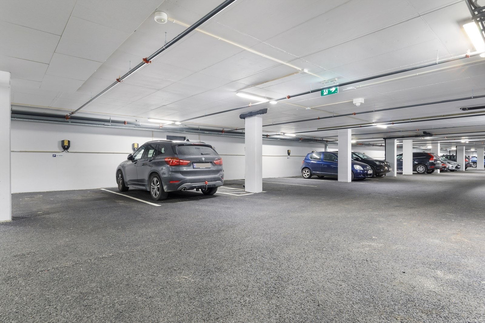 Garasjekjeller med mulighet for elbil-lader Galleribilde