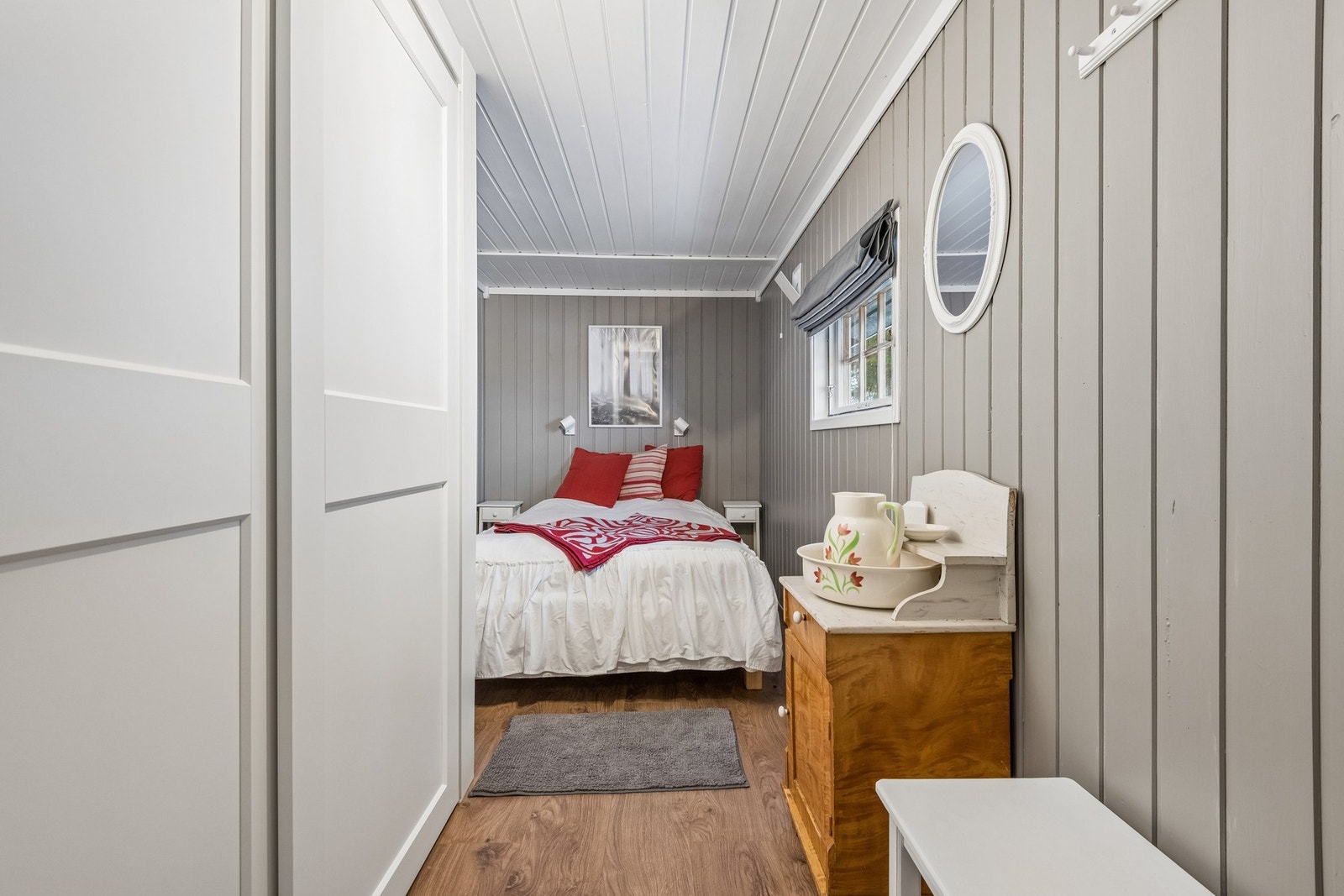 Soverom med plass til dobbeltseng. Galleribilde