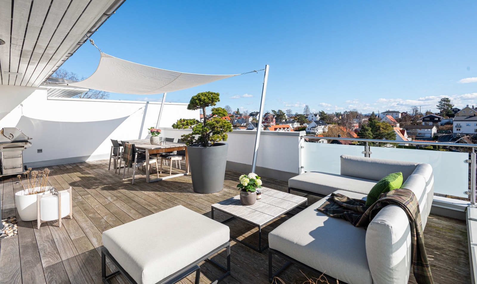 Sol fra morgen til kveld på takterrassen Galleribilde