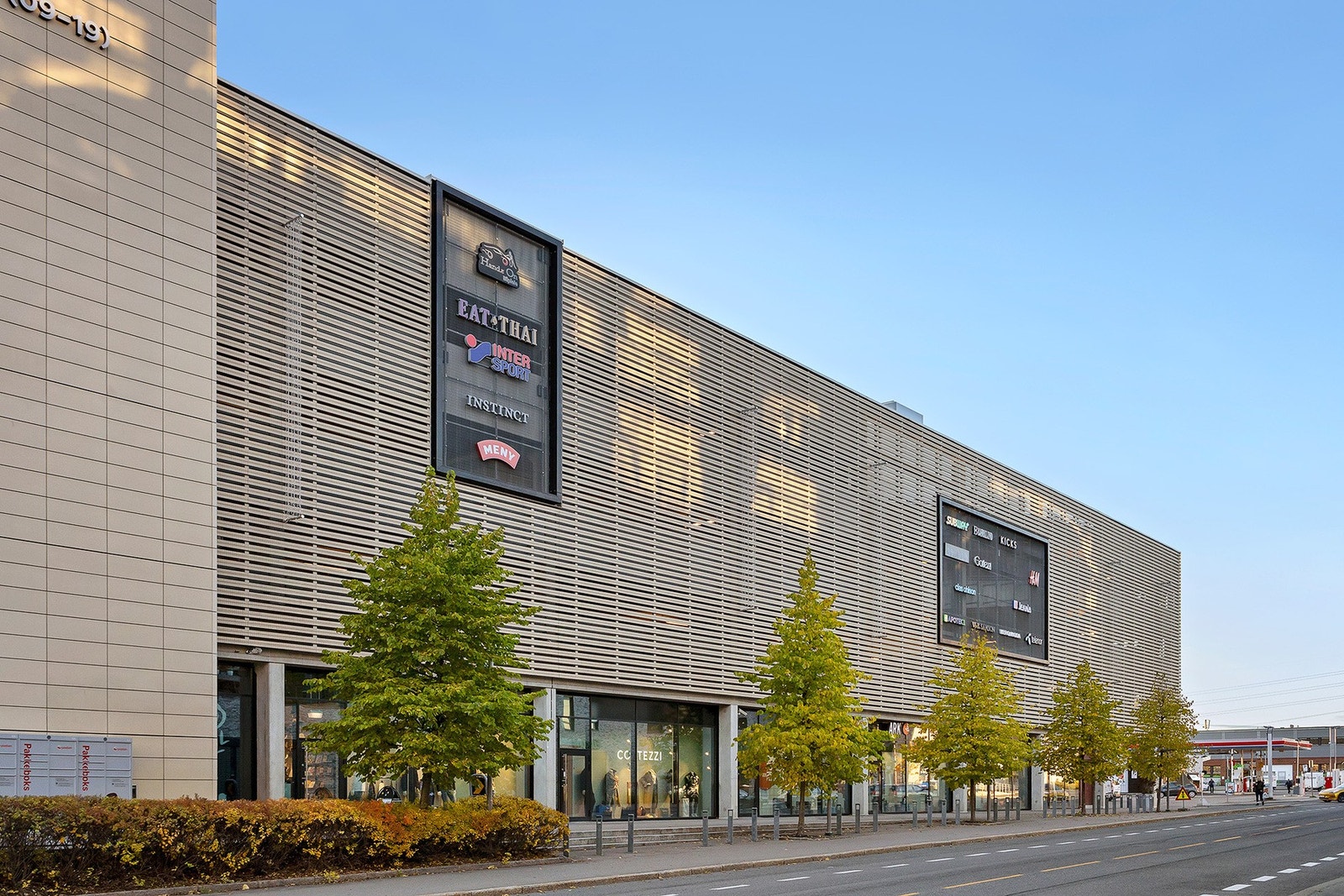 Kort vei til Lambertseter senter med et bredt utvalg av butikker, kafeer og servicetilbud. Galleribilde
