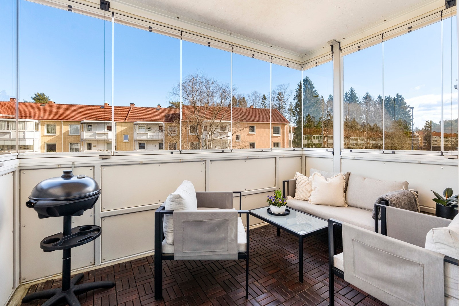 En hyggelig uteplass som passer fint til både morgenkaffe og kveldene. Galleribilde