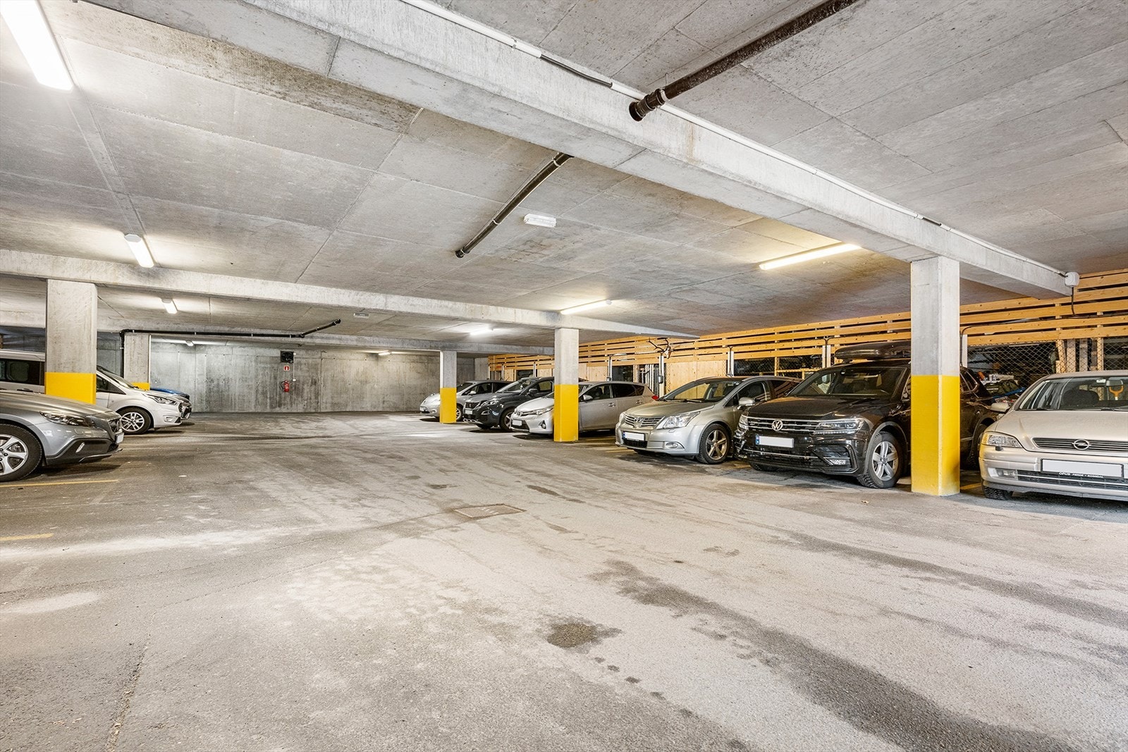 Med leiligheten får du fast garasjeparkeringsplass med lademulighet og tilhørende sportsbod. Galleribilde