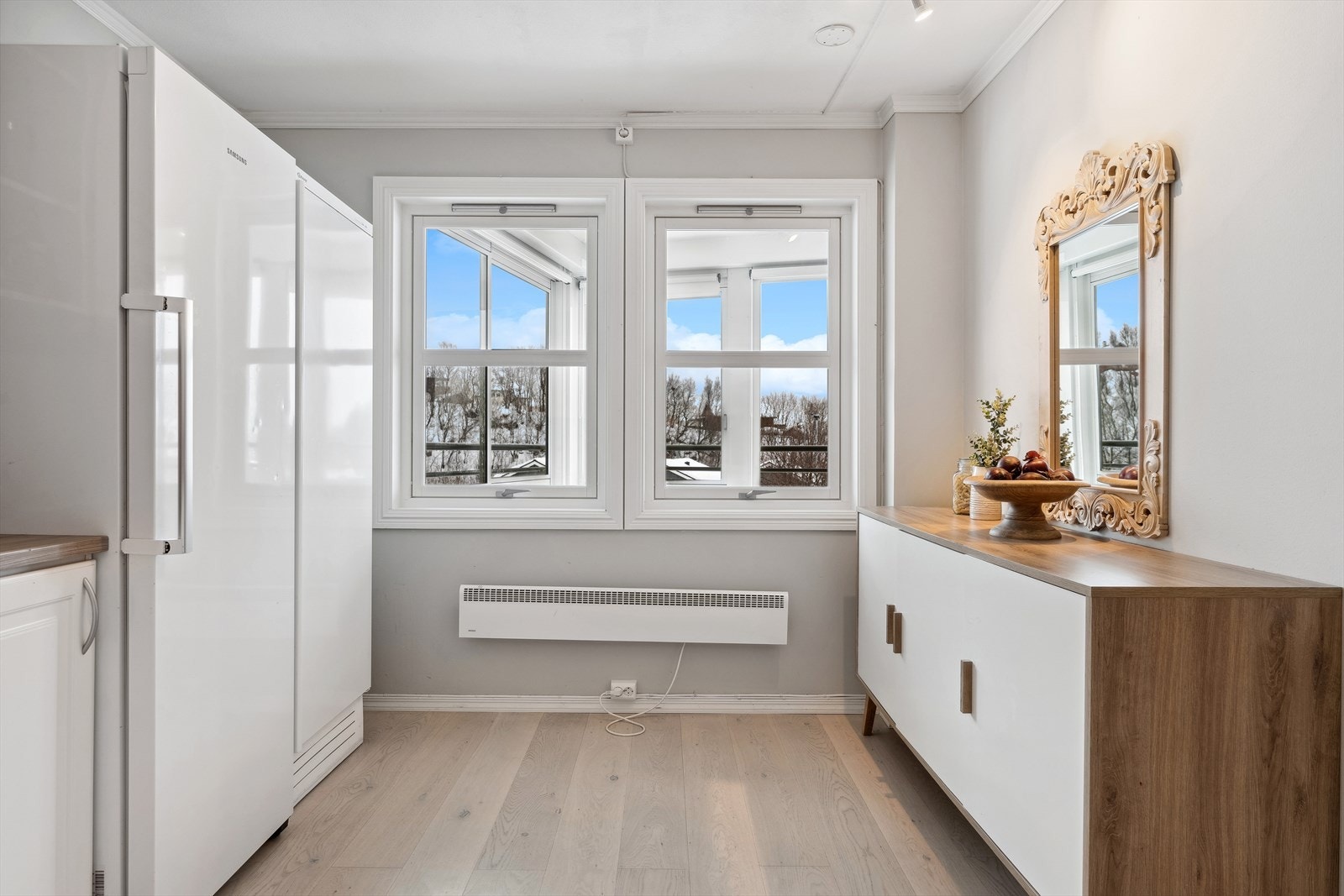 Ved ønske får du fint plass til et mindre kjøkkenbord Galleribilde