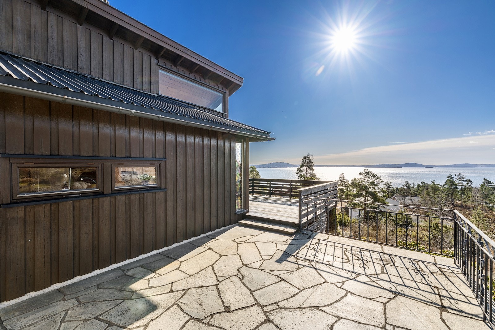 Stor skiferbelagt terrasse Galleribilde