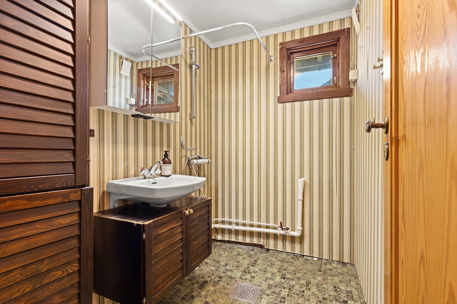 Enkelt lite bad som må oppgraderes Galleribilde