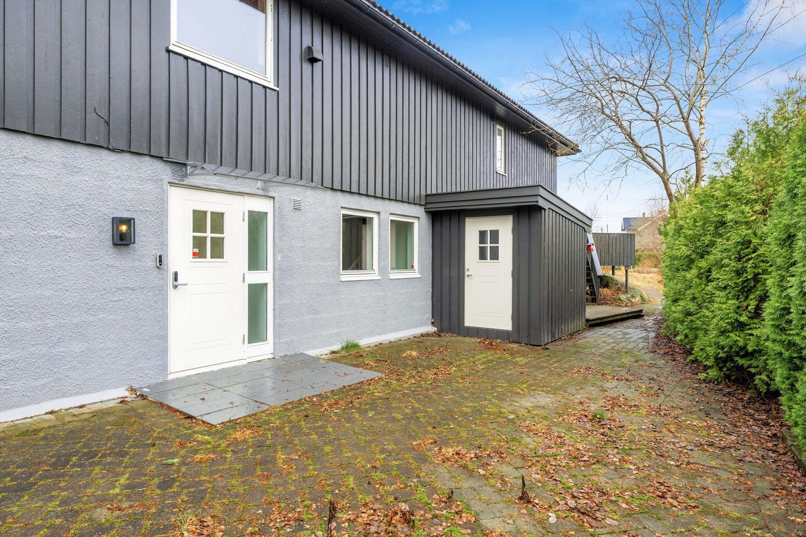 Inngangsparti og sportsbod Galleribilde