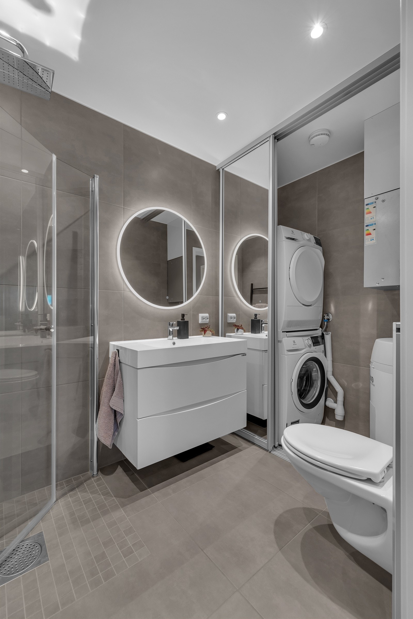 Flislagt både på gulv og vegger Galleribilde