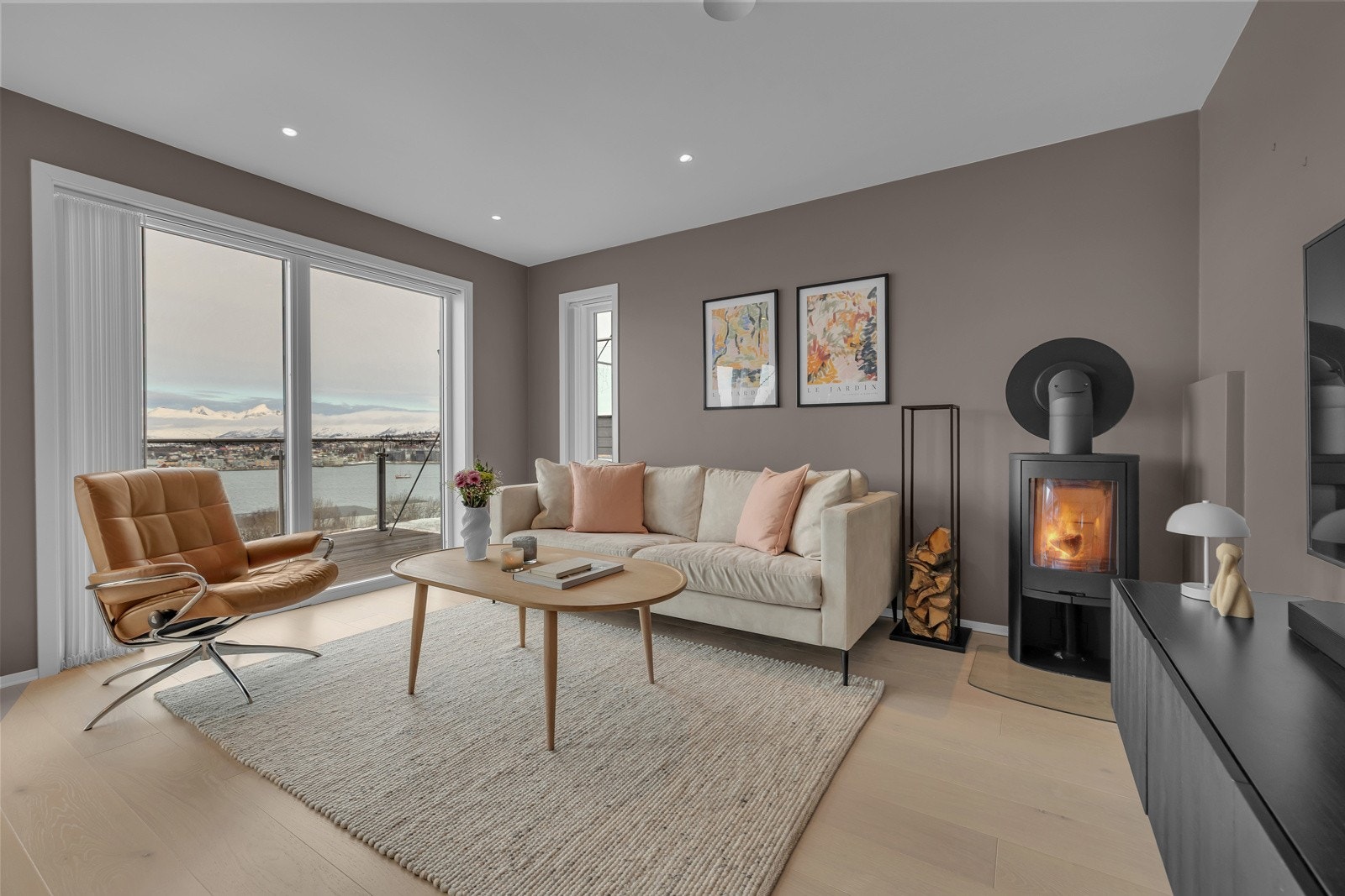 Storhaug + Partnere AS har gleden av å presentere flotte Storbakkvegen 77 Galleribilde