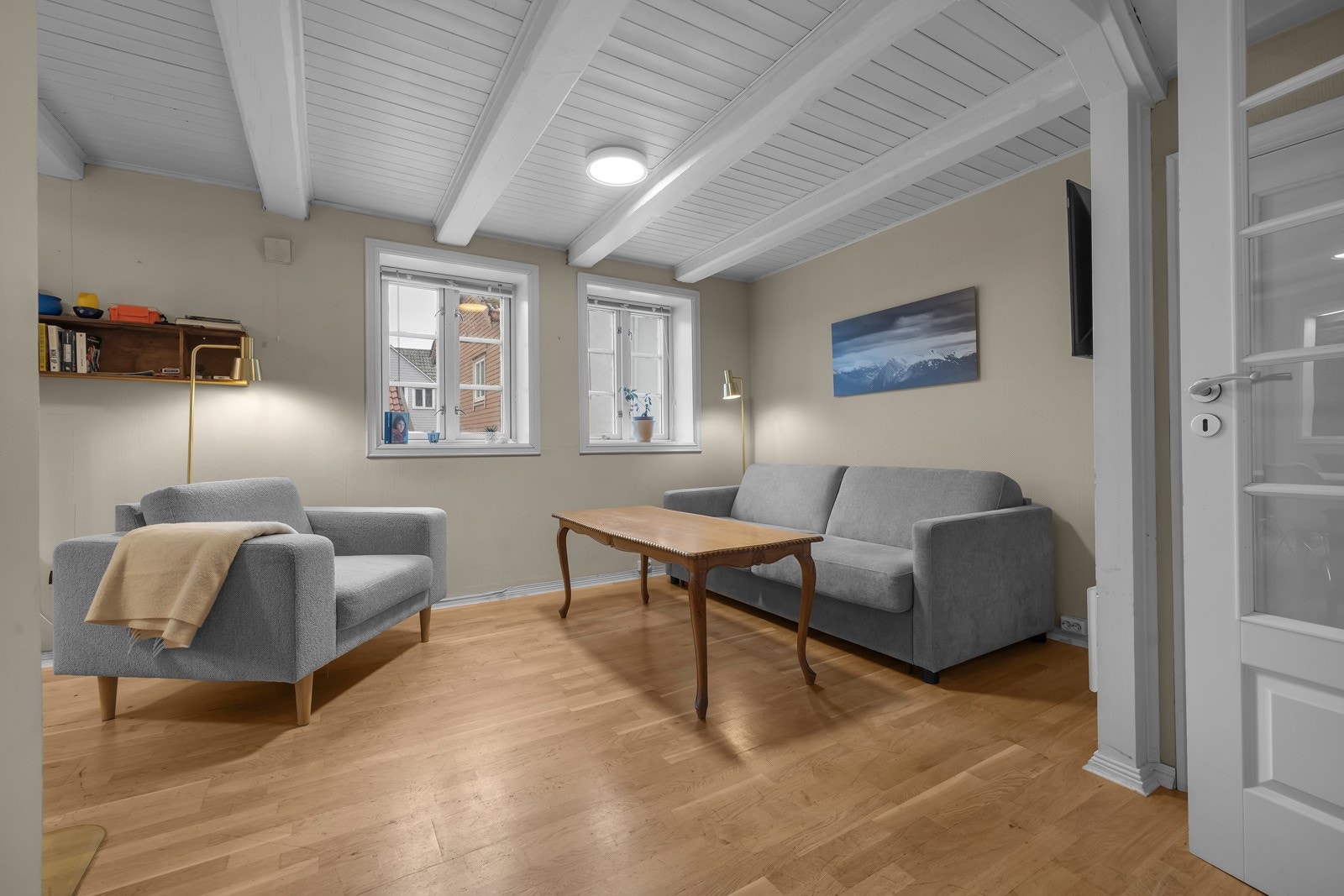 Rommet er av en slik størrelse at du fint får plass til både daglig- og spisestue Galleribilde
