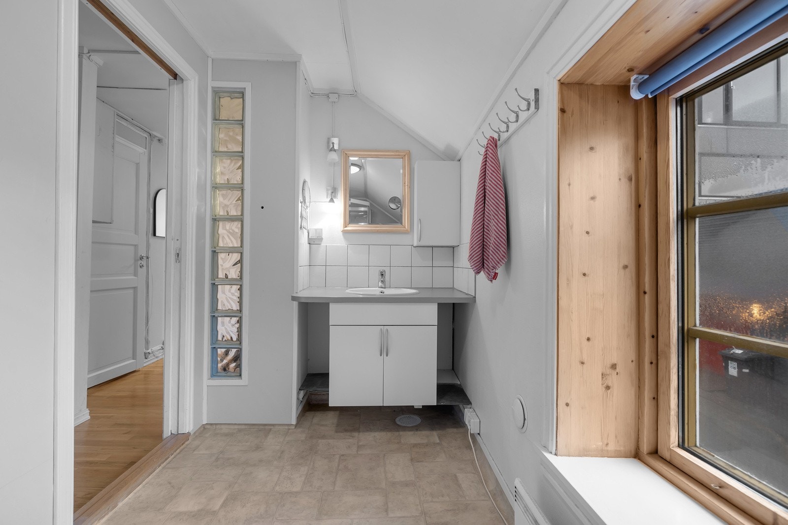 Badet er pent og praktisk Galleribilde