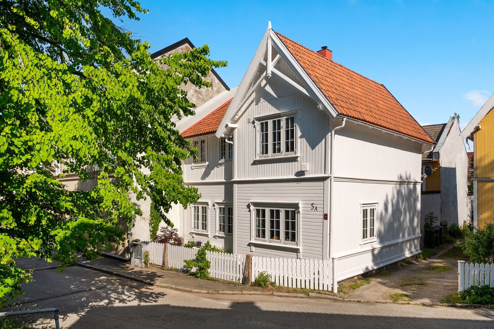 Et klassisk og vakkert førsteinntrykk - her kjenner du deg hjemme med én gang! Galleribilde