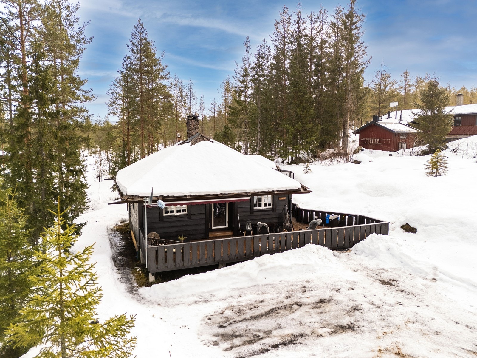 Med helårsvei og parkering på egen tomt er adkomst enkel hele året. Galleribilde